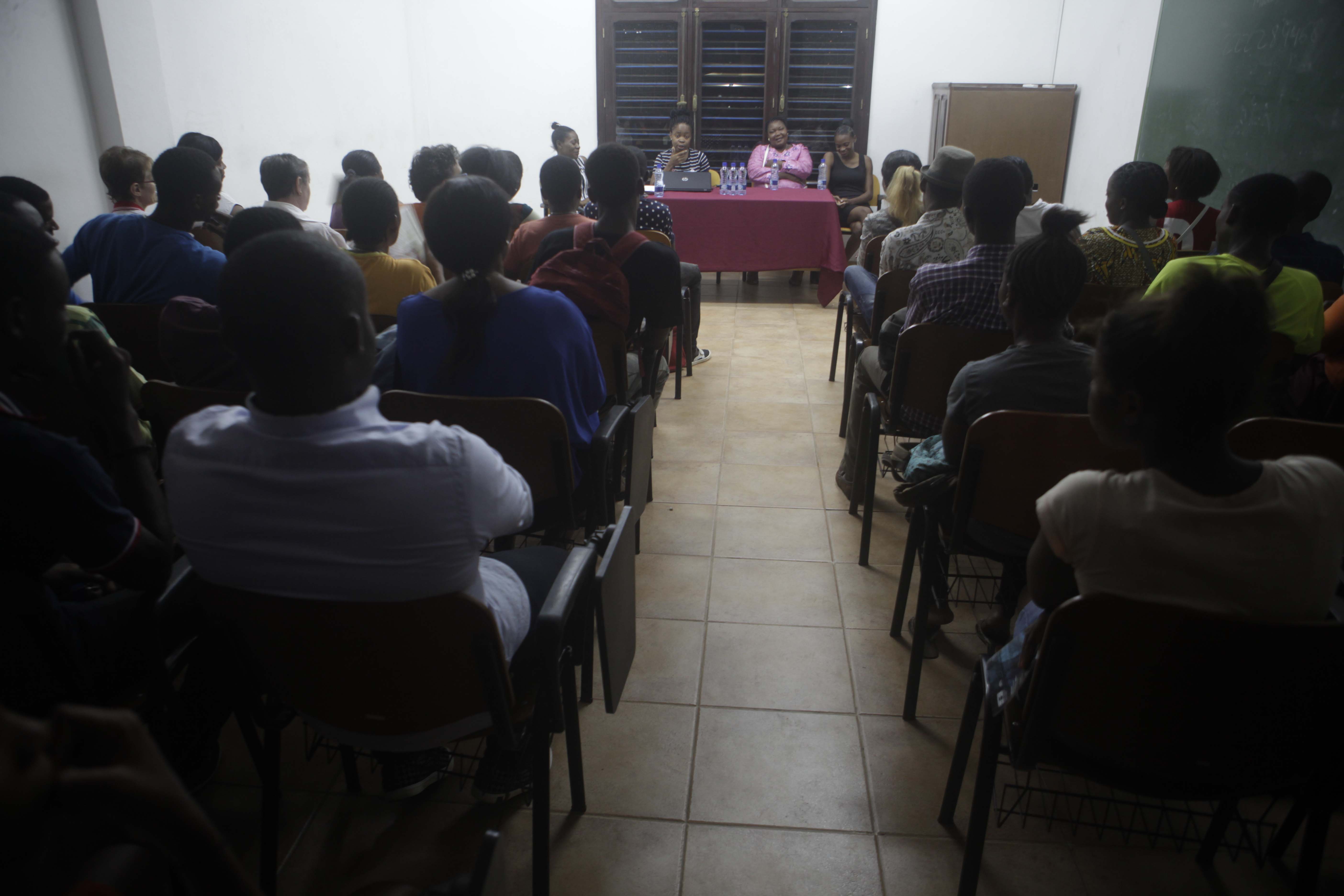 Mujer artista y ecuatoguineana misin imposible