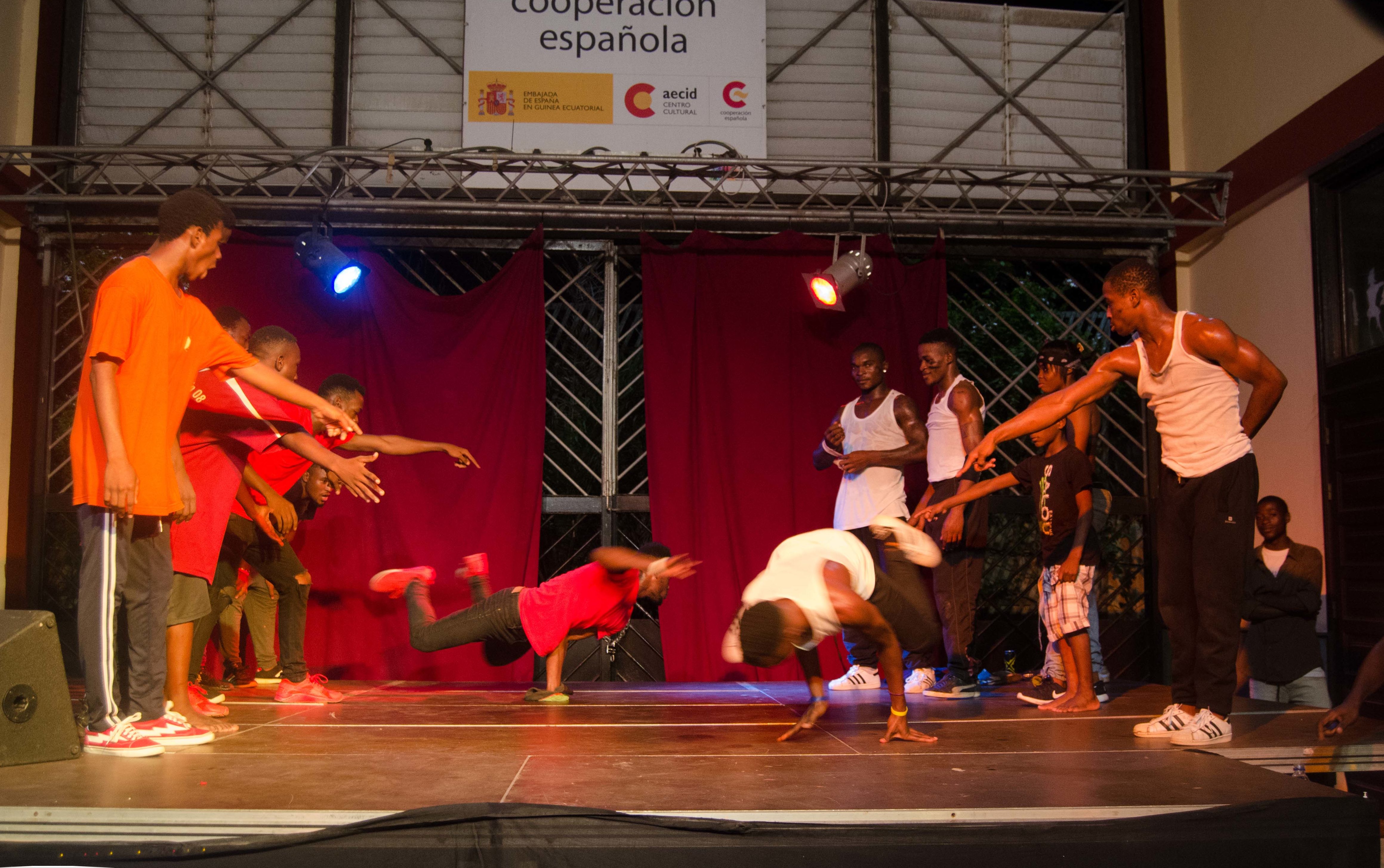 Sbado de baile